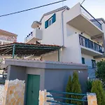 דירה With Parking Space Okrug Gornji, Ciovo - 22799 *