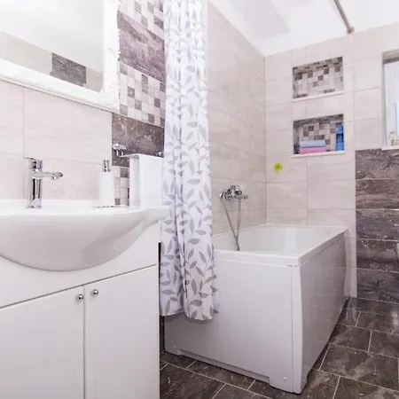 With Parking Space Okrug Gornji, Ciovo - 22799 特罗吉尔